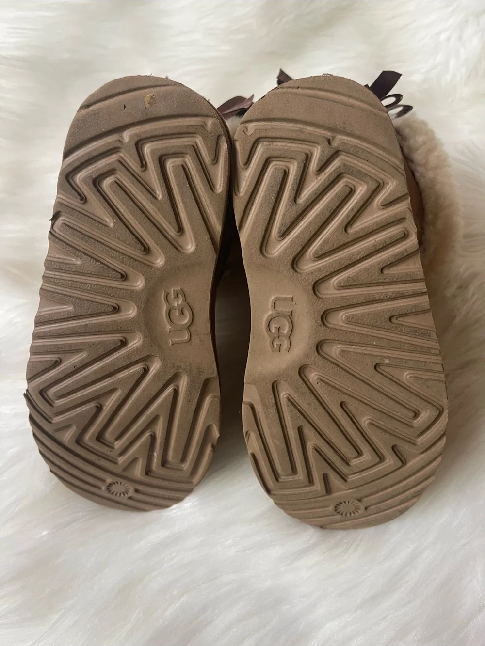UGG Kids Bailey Bow II Boots Chestnut Suede Sheepskin Girls Size 12 US
